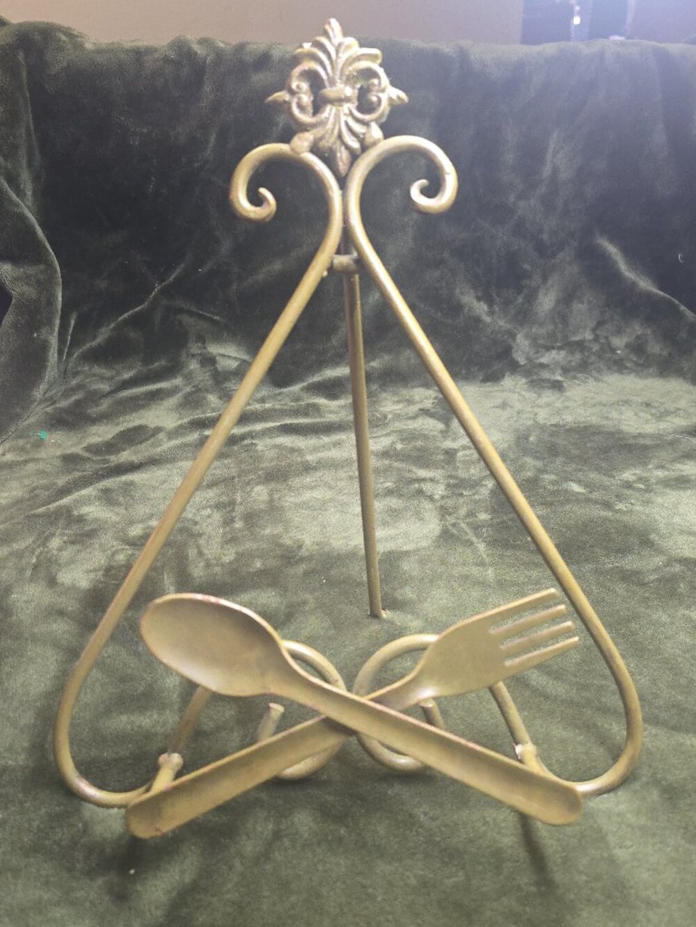 Fleur de Lis Fork & Spoon Cookbook Holder Metal Easel Stand Distressed Gold